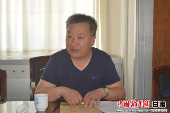 甘肃省科协学会部部长秦博讲话。