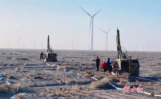 甘肃电投集团加快推进瓜州干河口20万千瓦光伏发电荒漠治理项目。
