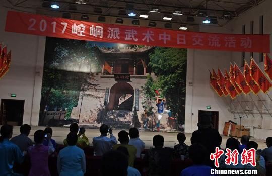 庆城县为1123名离任村干部发放2017年度生活
