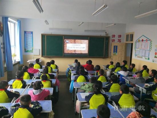 民乐县中小学收看《护苗·网络安全课》