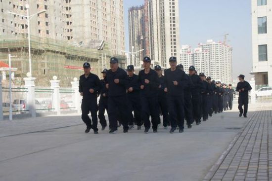白银会宁县公安局启动春季训练 提高实战技能