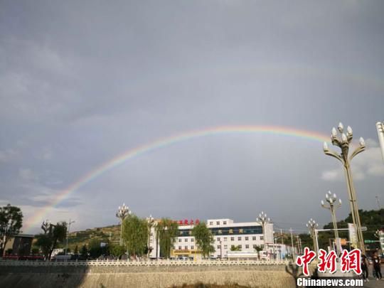 中国乞巧文化之乡甘肃西和现彩虹似搭鹊桥